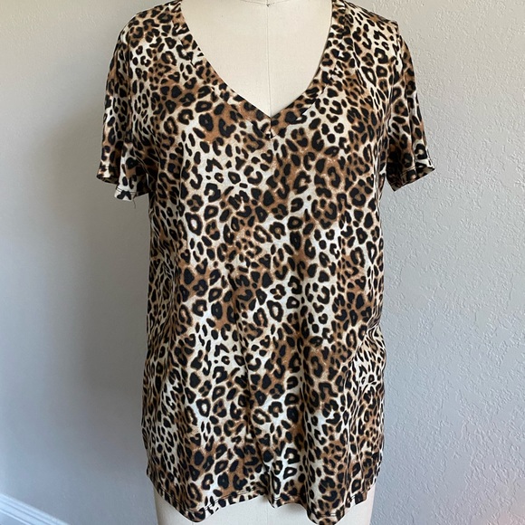 PINK Victoria's Secret Tops - Victoria’s Secret Pink Leopard short slv V-neck T